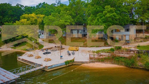 Beach Cabin #1, Private/Shared Beach - Cabin #1