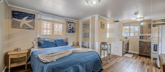 Beach Cabin #2, Private/Shared Beach - Cabin #2