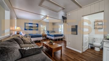 Travel cot, free WiFi, bed sheets