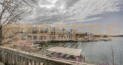 Mid-Century Cabin, Pet Friendly Mid-Century Cabin