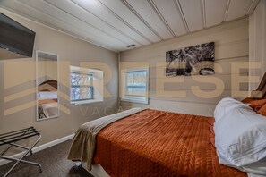 3 bedrooms, iron/ironing board, travel cot, WiFi