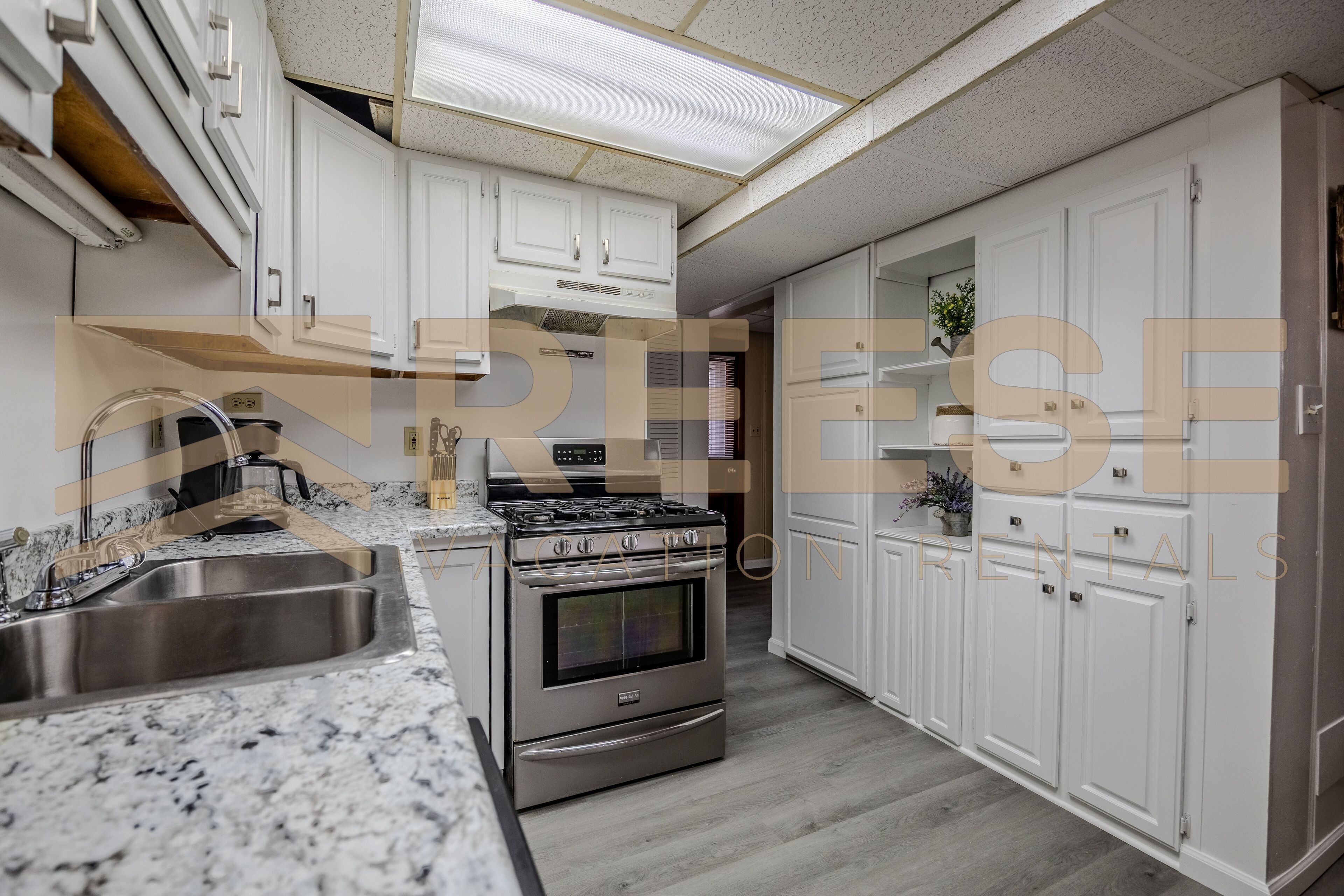 冰箱、微波炉、烤箱、炉灶