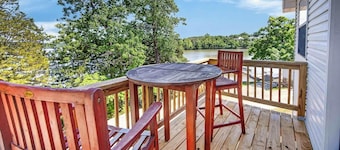 Central Lakeside Home