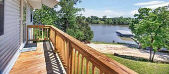 Central Lakeside Home