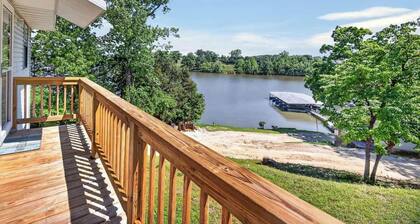 Central Lakeside Home