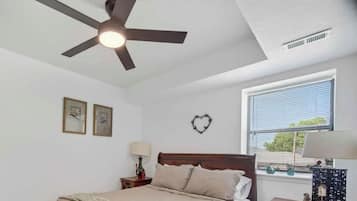 3 bedrooms, iron/ironing board, travel crib, WiFi (free)