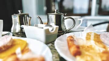 Dagelijks Engels ontbijt (USD 10 per persoon)