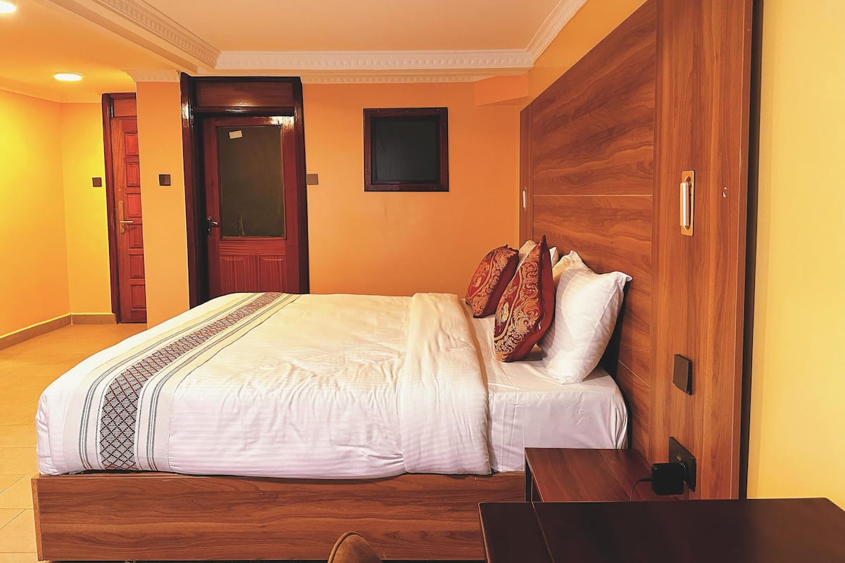 19 bedrooms, premium bedding, down comforters, memory foam beds