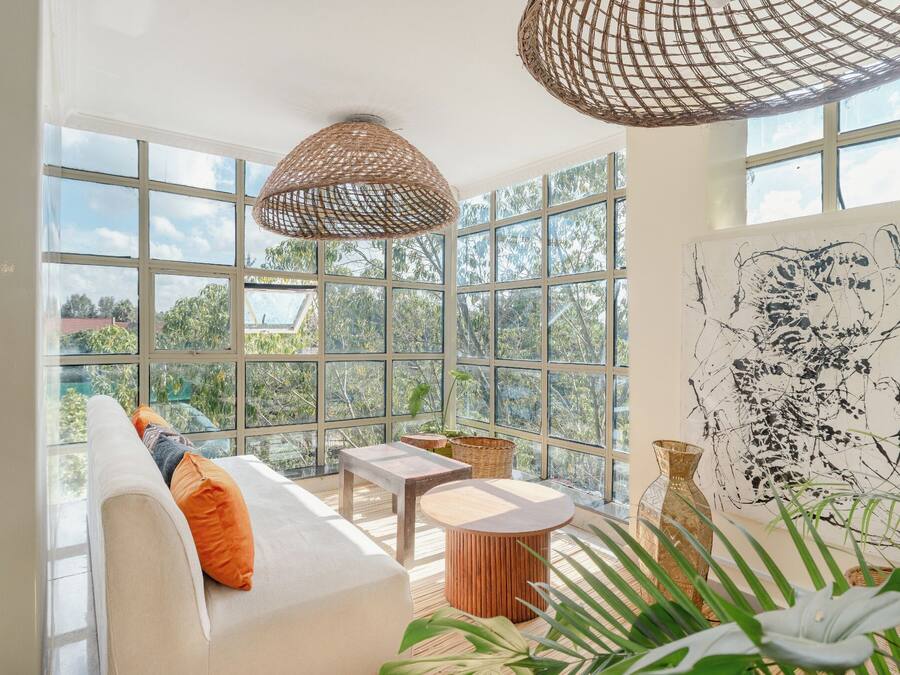 40-inch flat-screen TV with cable channels, Netflix, streaming services