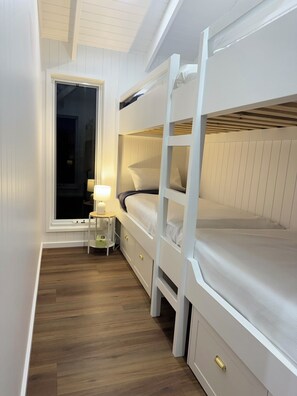Ferienhaus, Mehrere Betten, Küche, zum Garten hin | 2 Schlafzimmer, Bügeleisen/Bügelbrett, kostenloses WLAN