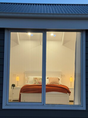 2 bedrooms, iron/ironing board, cots/infant beds, free WiFi - Kingdom Cottages (Gulgong)