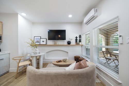 Mediterranean Villa Vibes 1- 2 km from FIFA Fest