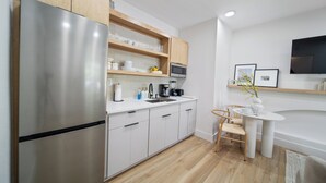 Private kitchen - Mediterranean Villa Vibes #1 at East Downtown (Houston)