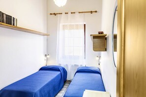 3 chambres, fer et planche à repasser, draps fournis