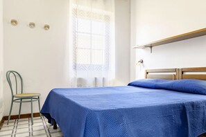 3 bedrooms, iron/ironing board, bed sheets