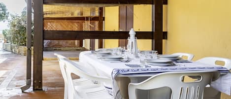 Outdoor dining