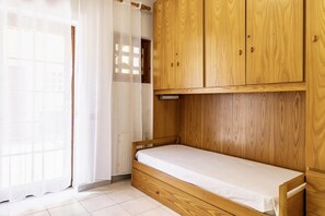 3 chambres, fer et planche Ă repasser, draps fournis
