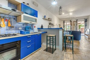 Micro-ondes, plaque de cuisson, cafetière/bouilloire