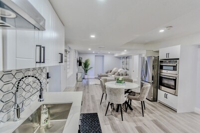 Luxurious Unit in Hyde Park