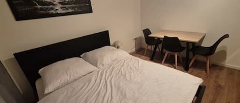 2 makuuhuonetta, ilmainen Wi-Fi, vuodevaatteet