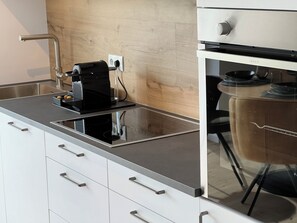 Kylskåp, ugn, spishäll och diskmaskin