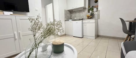 Studio (Studio With Garden View) | Private kitchen