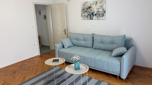 Apartment (Classic One Bedroom Apartment) | Living room | 32-inch flat-screen TV with cable channels - Apartmani Vela Makarska (Makarska)