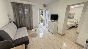Studio (Studio With Garden View) | Living room - Apartmani Vela Makarska (Makarska)