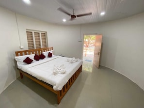 Deluxe Double Room, Garden View - Radhe Farm (200mtr from Devaliya Park) (Maliya)