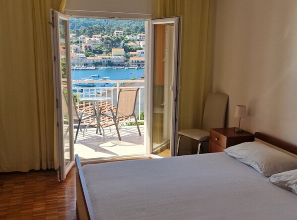 3 bedrooms, cots/infant beds, free WiFi