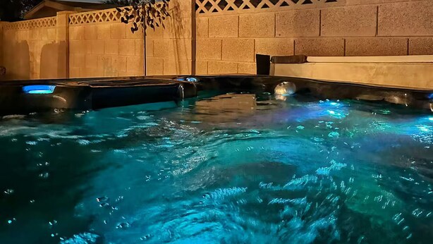 A swimming pool with a decorative windmill and a moon in the sky. - Cozy 3BDR/2BATH in N Phoenix. 8mi from Mayo Clinic (Phoenix)