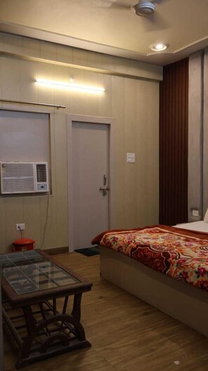 Deluxe Quadruple Room | Free WiFi - Satyam Dham (Vrindavan)