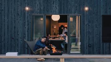 2 bedrooms, down duvets, laptop workspace, blackout curtains