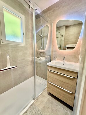 Een douche, een haardroger
