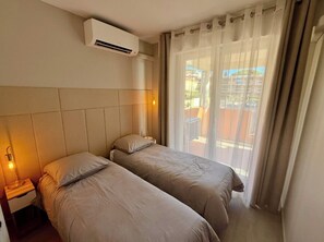 1 chambre, fer et planche à repasser, lit de bébé portatif, Wi-Fi