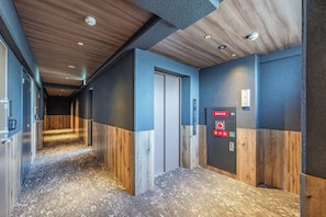 Chambre quadruple, non-fumeur, balcon | Ascenseur