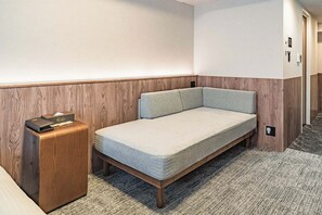 Chambre Triple Supérieure, non-fumeurs, balcon | Wi-Fi gratuit