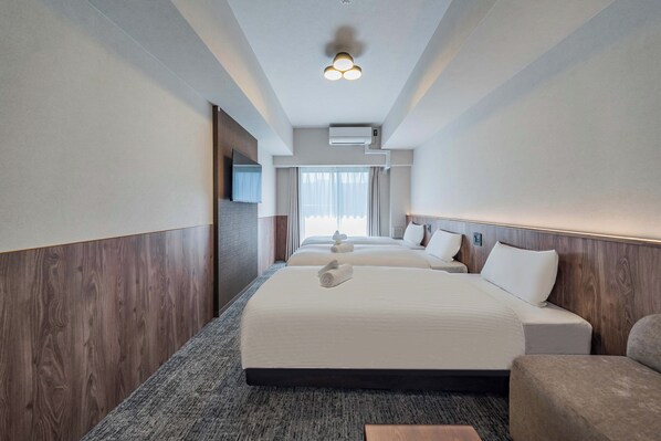 Chambre triple, non-fumeur, balcon | Accès au Wi-Fi (inclus)