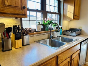 Mikrowelle, Ofen, Herdplatte, Geschirrspüler