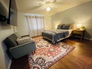 5 bedrooms, iron/ironing board, WiFi, bed sheets - Spacious 5-bedroom Wheelchair Accessible House in Pittsburgh (Pittsburgh)