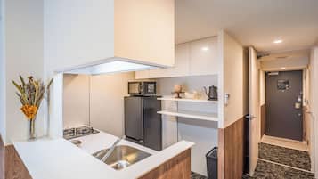 Phòng, không hút thuốc, ban công | Bếp riêng | Tủ lạnh, lò vi sóng, bếp nấu, dụng cụ nấu nướng/bát dĩa/dao nĩa