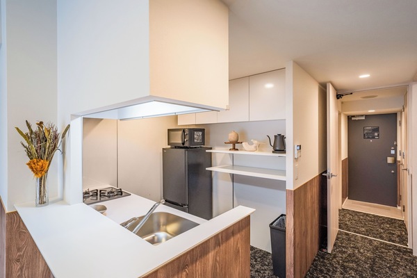 Room, Non Smoking, Balcony | Private kitchen | Fridge, microwave, stovetop, cookware/dishes/utensils