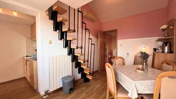 Apartment (One Bedroom Apartments (A5)) | Dining room