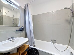 Hair dryer - Cosy @ the beach studio with pool by Interhome (De Haan)