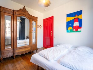 5 habitaciones, escritorio y acceso a internet 