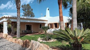 المنش�أة من الخارج