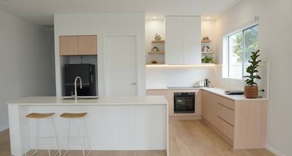 Brand New 4BR Designer Retreat| Miranda Westfield| Cronulla Beach| National Park