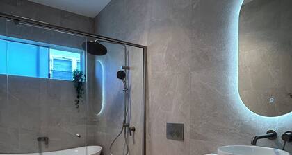 Brand New 4BR Designer Retreat| Miranda Westfield| Cronulla Beach| National Park