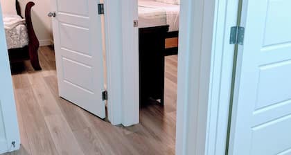 2-bedroom Guest Suite in SW Calgary with WiFi