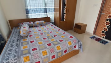 2 bedrooms, in-room safe, desk, free WiFi